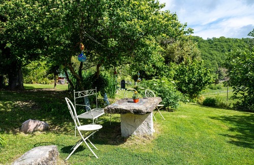 Assisi Apartment | 'Independent Room in Assisi' with Shared Pool, Private Terrace and Wi-Fi