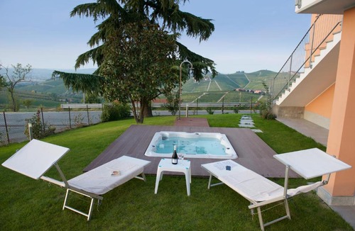 Barbaresco Apartment | Intera casa con due appartamenti indipendenti e vasca idromassaggio a Barbaresco, Langhe