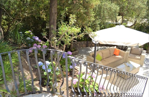 Forio House | Ischia-Forio-Punta Caruso-La Grille du coq-villa 4 il prezzo della villa è riferito all'intero alloggio con il limite delle persone previste n 6