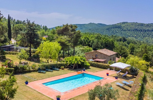 Castelnuovo di Val di Cecina Apartment | Beautiful apartment for 8 people with pool, WIFI, TV, patio and pets allowed