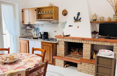 Sant'Andrea Apostolo dello Ionio House | Casa rita - beach house with garden and bbq grill
