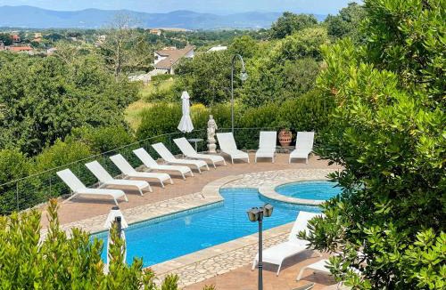 Montefiascone Villa | Jacuzzi and pool - Fabulous villa in Umbria - sleeps 24 - exclusive