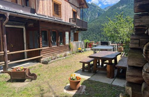 Magneaz-Palouettaz Apartment | JOIVY Modern family chalet with stunning mountain views