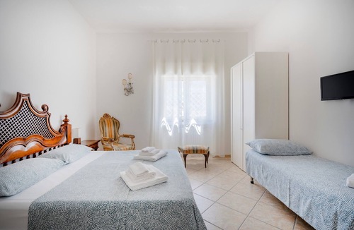 Palese Bed & Breakfast | King Deluxe Room with Shared Terrace, Wi-Fi and Air Conditioning