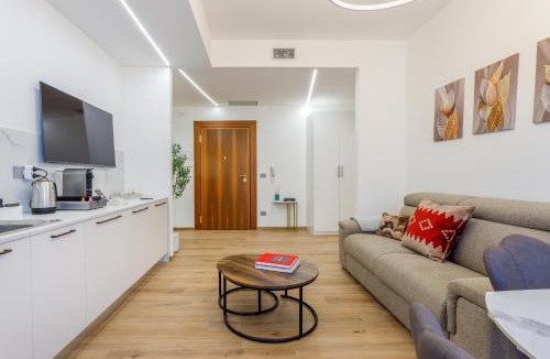 Buon Pastore-Sant'Agnese-San Damaso Apartment | L'angolo della serenità - Elegant Central Apartment with Lift