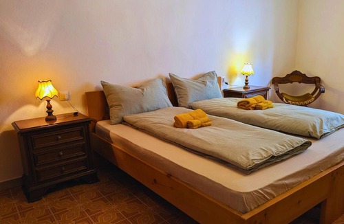 Sasso Pisano Apartment | L'Arco di Bruna - Apartment with View and Garden