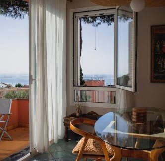 Varazze Apartment | L'Atelier al mare appartamento deluxe con piscina e vista mare