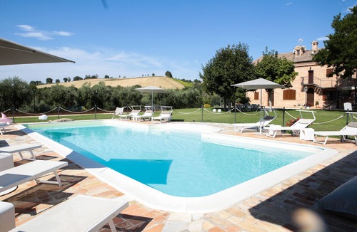 Ripe Apartment | L'Olivo, app in a typical villa with swimming pool 7 km from the sea, Senigallia, Marche