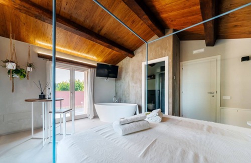 Casabianca di Fermo Bed & Breakfast | L’Organetto Luxury B&B - Aurora Suite