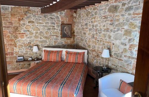 Carnaiola House | L'Umbrichella - casa vacanze in piccolo borgo medioevale