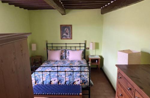 Carnaiola House | L'Umbrichella - casa vacanze in piccolo borgo medioevale