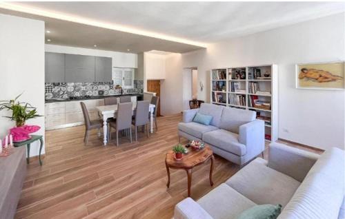 Stia Apartment | La casa del pittore Squillantini suite