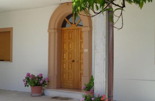 Frisa House | La Casa sul Colle