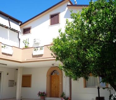 Frisa House | La Casa sul Colle