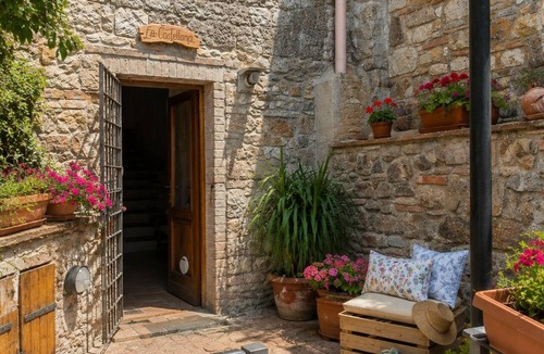 Canneto Apartment | La Castellana – Restored 14th-Century Medieval Home & Garden & Tuscan Hill Views