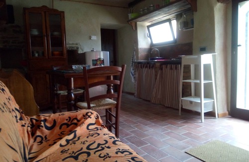 Montelovesco Apartment | La Collina degli Ulivi (Short Lets/Summer Rentals): Cotoneaster Apartment