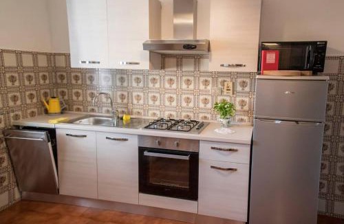 Acqui Terme Apartment | La Loggia su Acqui. Centro, wi-fi, aria condizionata, ascensore
