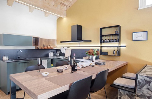 Aosta Apartment | La Maison De Ida - Grande Apartment with Mountain View, Wi-Fi and Air Conditioning