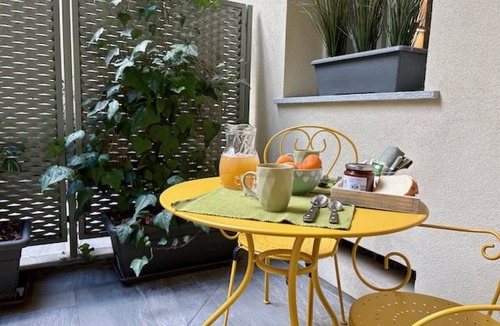 Roman Quarter Apartment | La Soglia Silenziosa