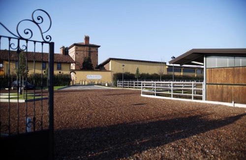 Lumellogno Hotel | La Torre Dei Canonici