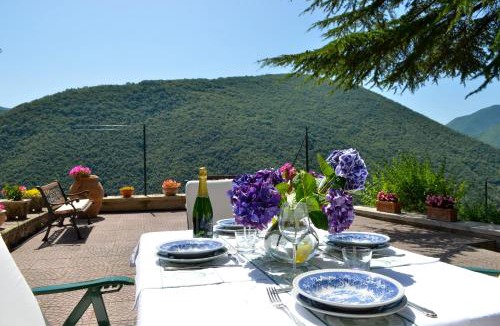 Cerreto di Spoleto House | La Torre Del Cerreto