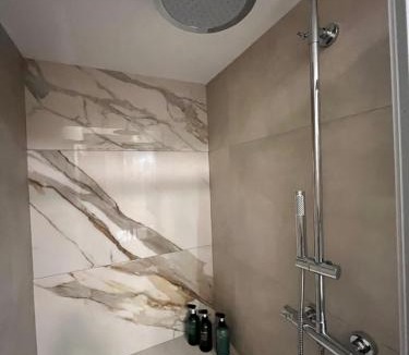 Marta Apartment | La Verde Rosa - Casa vacanze a due passi dal lago