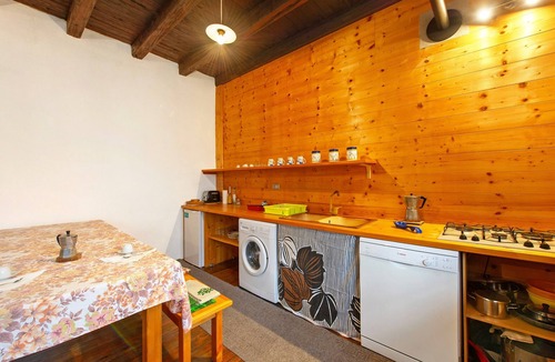 Montjovet House | La Vieille Ecole Holiday Home – Historic Schoolhouse Retreat in Montjovet