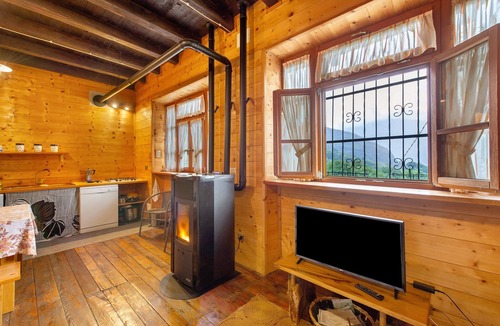 Montjovet House | La Vieille Ecole Holiday Home – Historic Schoolhouse Retreat in Montjovet