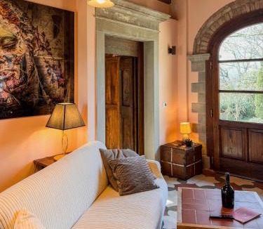Subbiano House | La Villa ARTE del Lupo-Two Birds