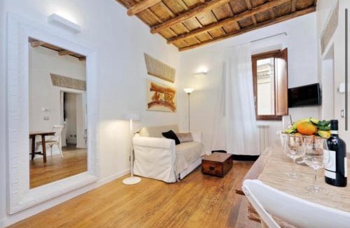 Rione VIII Sant'Eustachio Apartment | Labanca's Luxury Pantheon 2