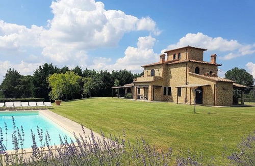 Ranciano House | Lago di Chiusi Villa with Pool