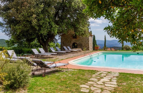 Massa Marittima Apartment | Laiola Room with Shared Pool and Garden