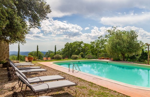 Massa Marittima Apartment | Laiola Room with Shared Pool and Garden