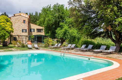 Massa Marittima Apartment | Laiola Room with Shared Pool and Garden