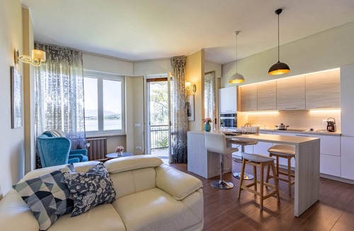 Dormelletto Apartment | Lake View - Apartment with a terrace overlooking the lake - AC - WiFi