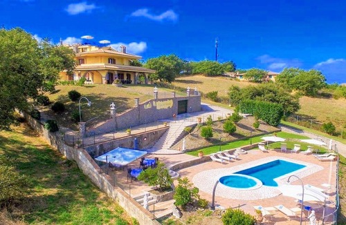 Montefiascone Villa | LAKE VIEW BOLSENA-LUXURY EXCLUSIVE VILLA/POOL+JACUZZI/SLEEPS 20