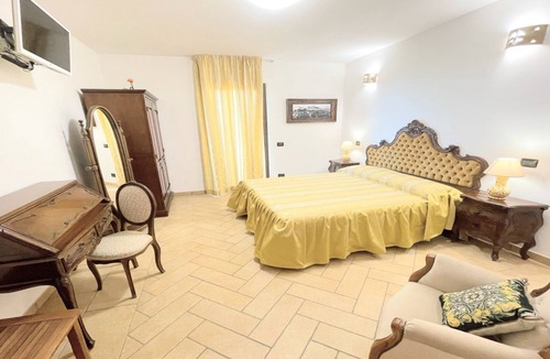Montefiascone Villa | Lake View Luxury Villa and Pool