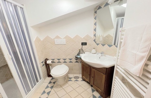 Montefiascone Villa | LAKE VIEWS BOLSENA/EXCLUSIVE VILLA, POOL+ JACUZZI/SLEEPS 24