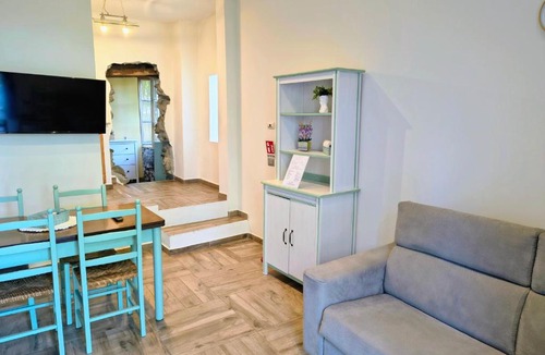 Dormelletto Apartment | Lakefront, Wi-Fi & Private Parking - La Grotta sul Lago