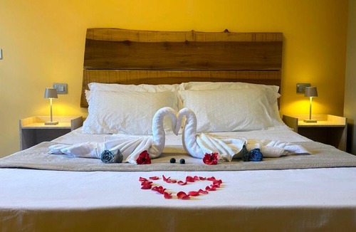 Dormelletto Apartment | Lakefront, Wi-Fi & Private Parking - La Grotta sul Lago