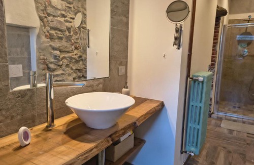 Dormelletto Apartment | Lakefront, Wi-Fi & Private Parking - La Grotta sul Lago
