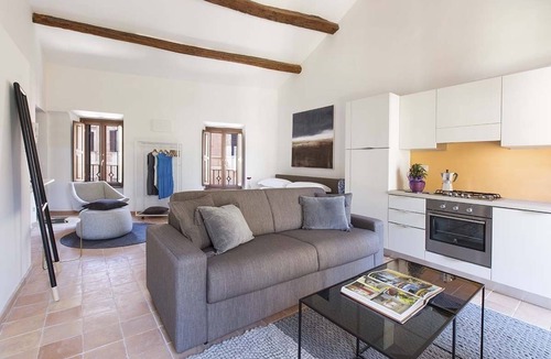 Rione VI Parione Apartment | Large apartment in Rome to rent, holiday flat Rome, self catered apartment Rome