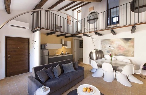 Rione VI Parione Apartment | Large apartment in Rome to rent, holiday flat Rome, self catered apartment Rome