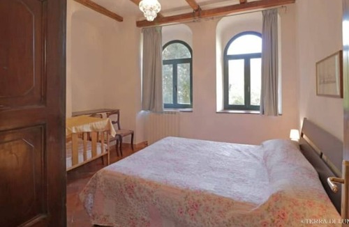 Pontremoli Apartment | Large apartment on the river in a historic village
