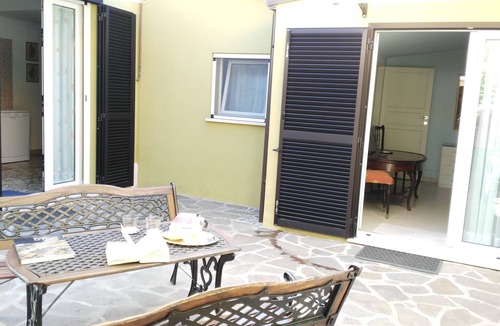 Fano Apartment | Large private courtyard. Beach agreement, bike rental, pizzeria. free WIFI
