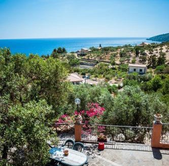 Casal Velino House | Le Begonie - Casa Vacanze Villa Clelia