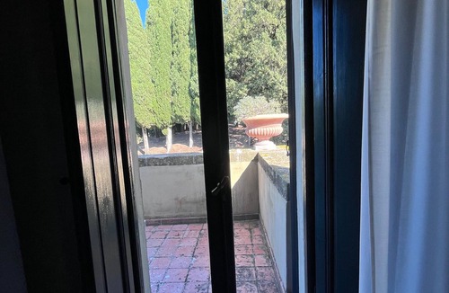 Massa Marittima Apartment | 'Le Scope' Room with Shared Pool, Private Terrace and Shared Garden