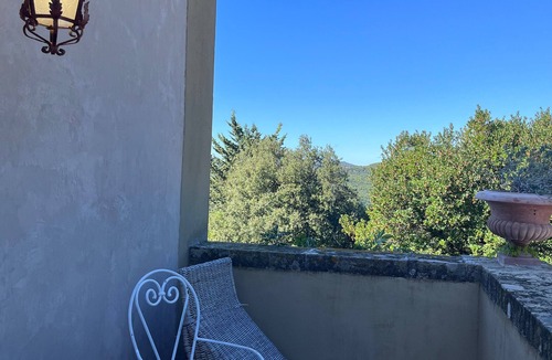 Massa Marittima Apartment | 'Le Scope' Room with Shared Pool, Private Terrace and Shared Garden