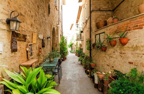 Montefalco Apartment | Le Vie del Vino, Private Home in Montefalco Old Town