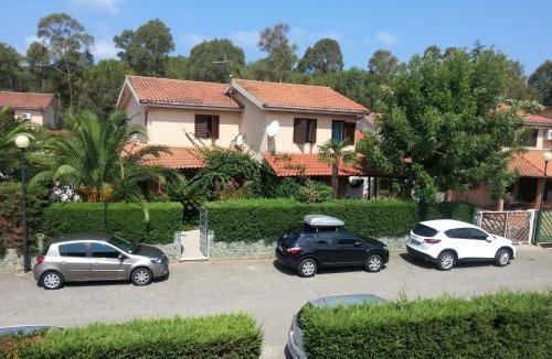 Contrada Difesa I Villa | Le Ville di Porto Ada